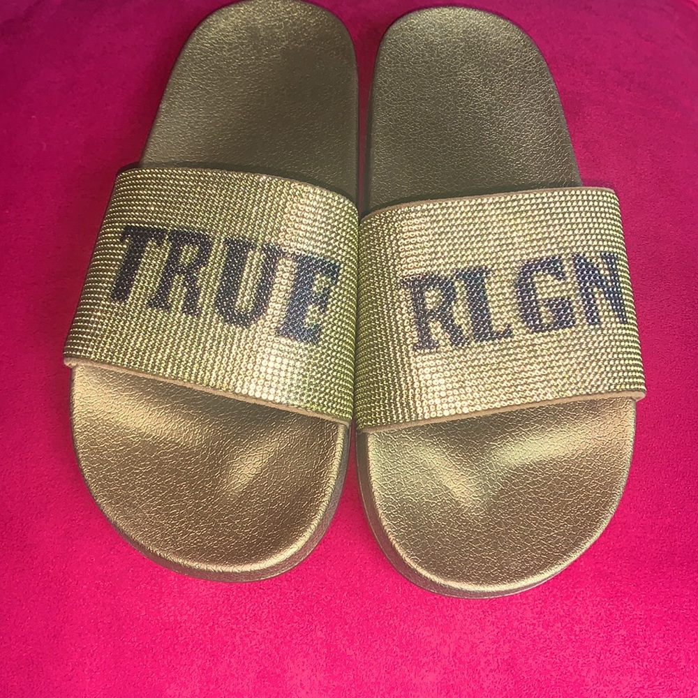 True Religion slides, size 9, eye catching, gold color!